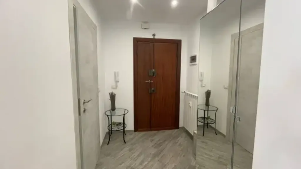 Esik - Rear-Facing Apartment with Balcony in Pegli, Genoa