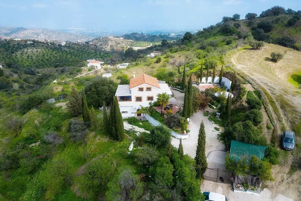 Vista aerea - Villa with Mountain Views in Coín