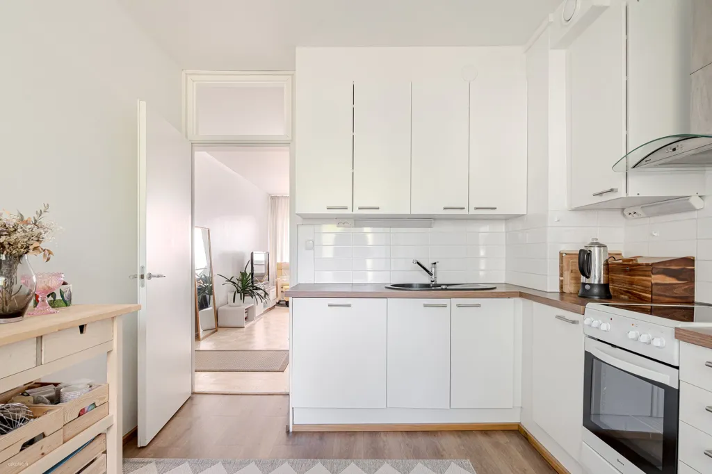 Cuisine - Modernised Flat with Balcony in Vähäntuvantie