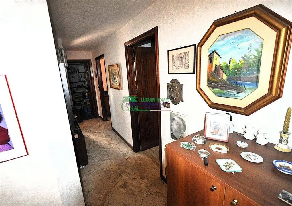 Esik - Apartment with Balconies in Via Archimede, Ragusa