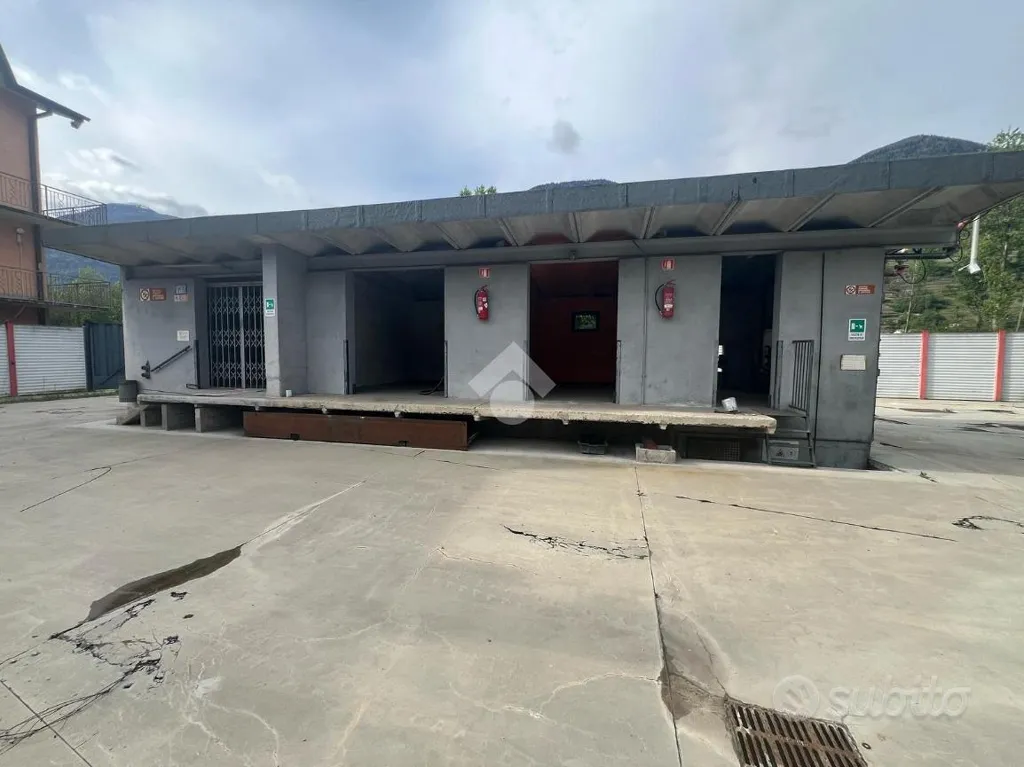 2-room commercial property in IT