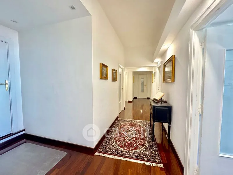 Esik - Four-Room Apartment with Balcony in Benevento