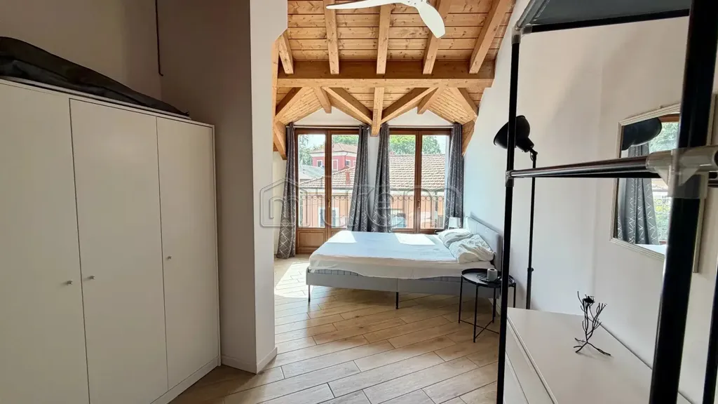 Magamistoad - Mansarded Flat with Balcony in Arese