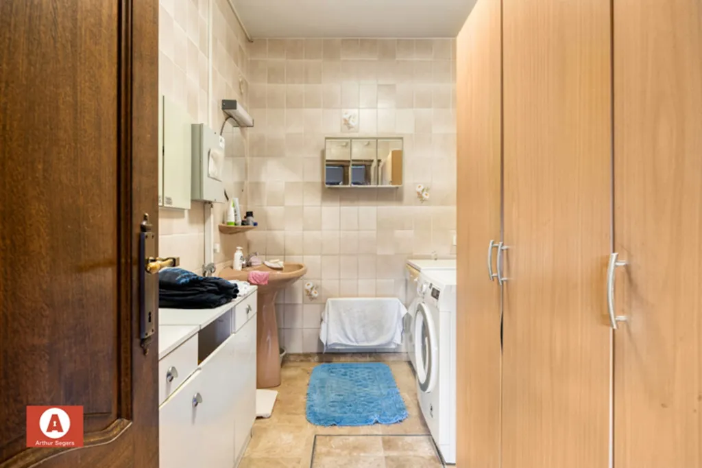 Vannitoad - Spacious Villa with South-East View in Opstal