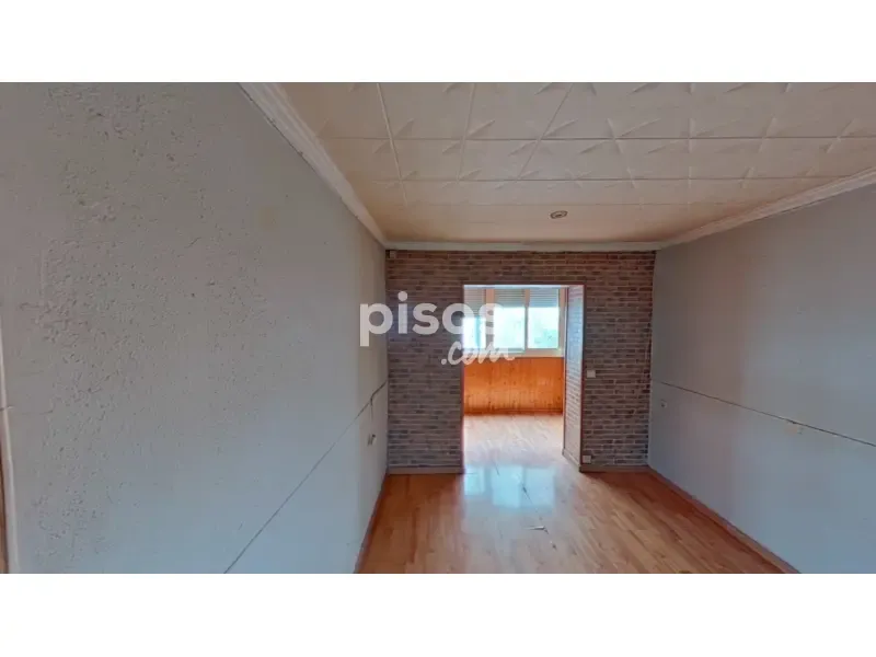 Stanze - Three-Bedroom Flat in Ripollet Centre