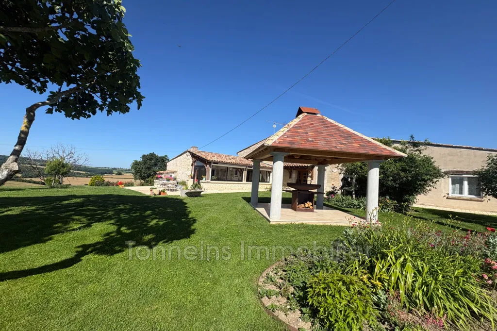 Jardin - Maison en Pierre avec Piscine à Tonneins