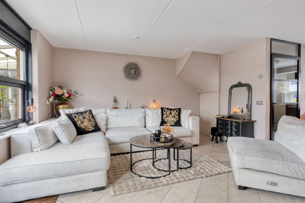 Elutuba - Corner House with Private Driveway in Hoorn