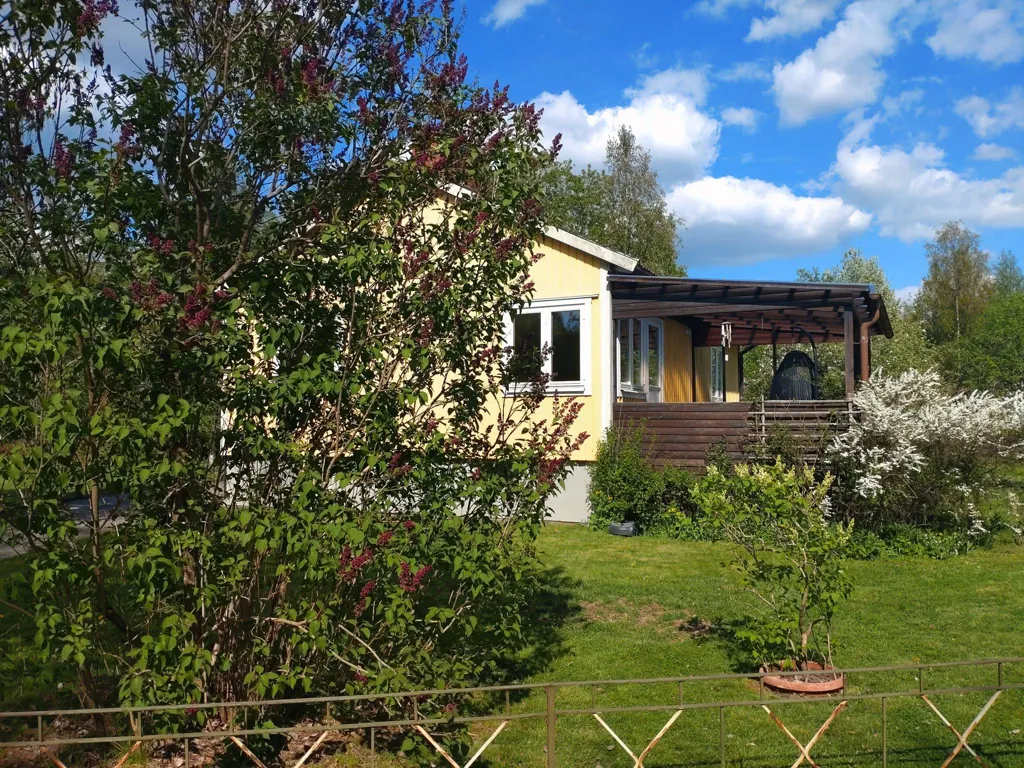 Aed - Charming House with Garden in Laxå
