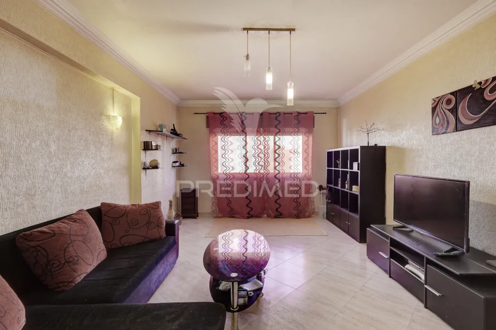 Elutuba - T2 Apartment with Fireplace in Monte Abraão, Queluz