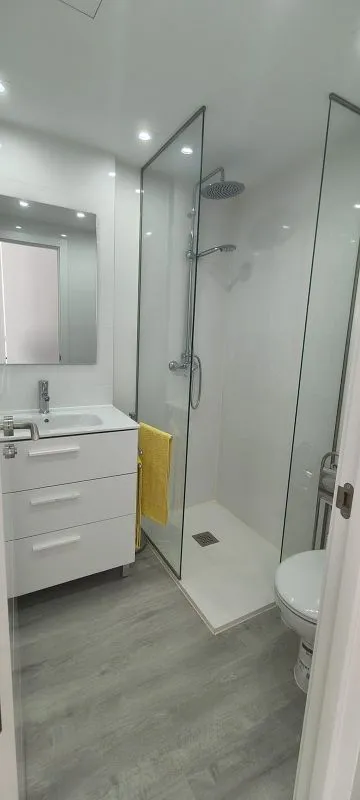 Bathrooms - Studio with Air Conditioning in Majadahonda Centre