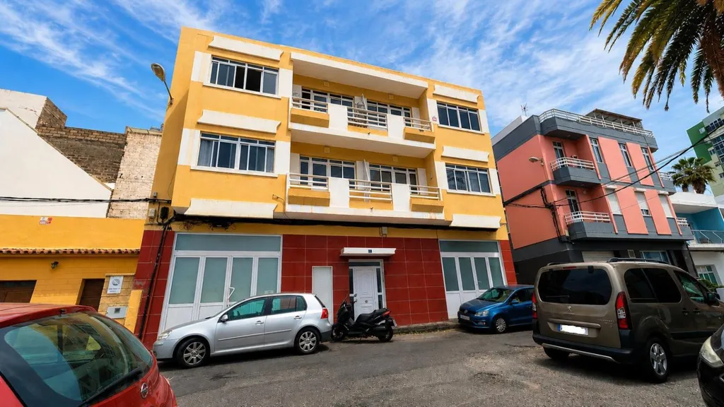 Außenansicht - 3-Bedroom Flat with Rooftop Utility in La Paterna