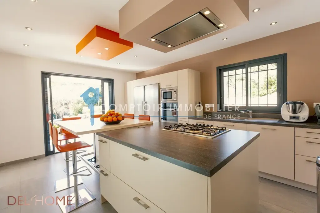 Köök - Luxury Villa with Pool in Nîmes
