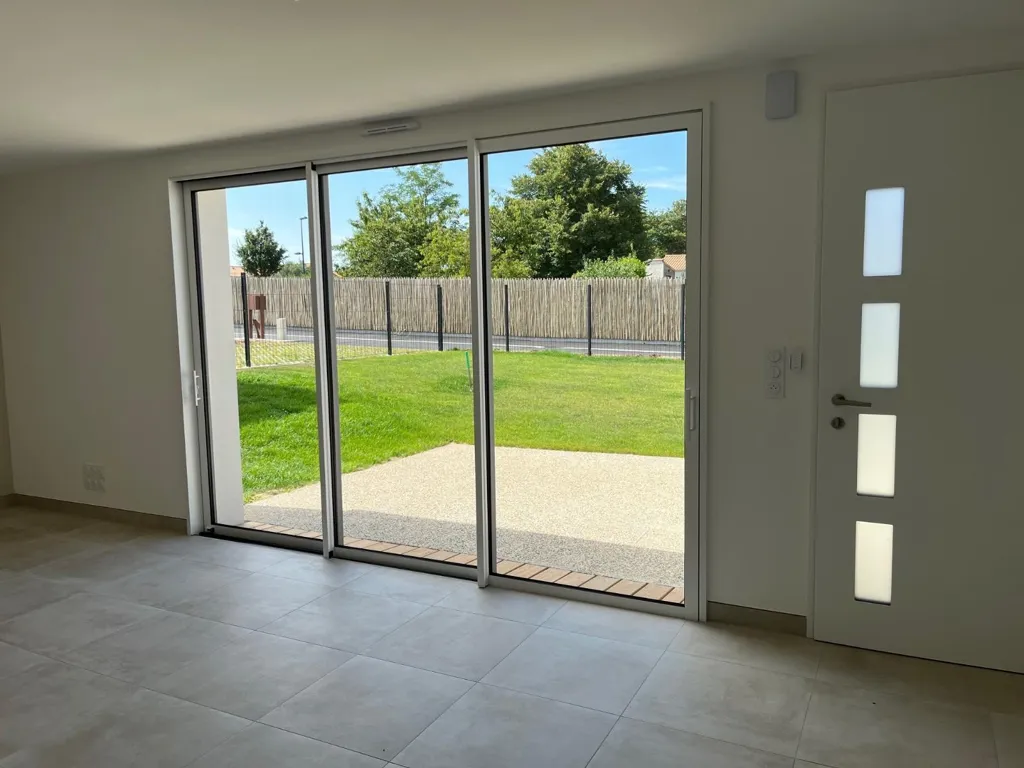 Elutuba - Flat with Terrace in Beaurepaire