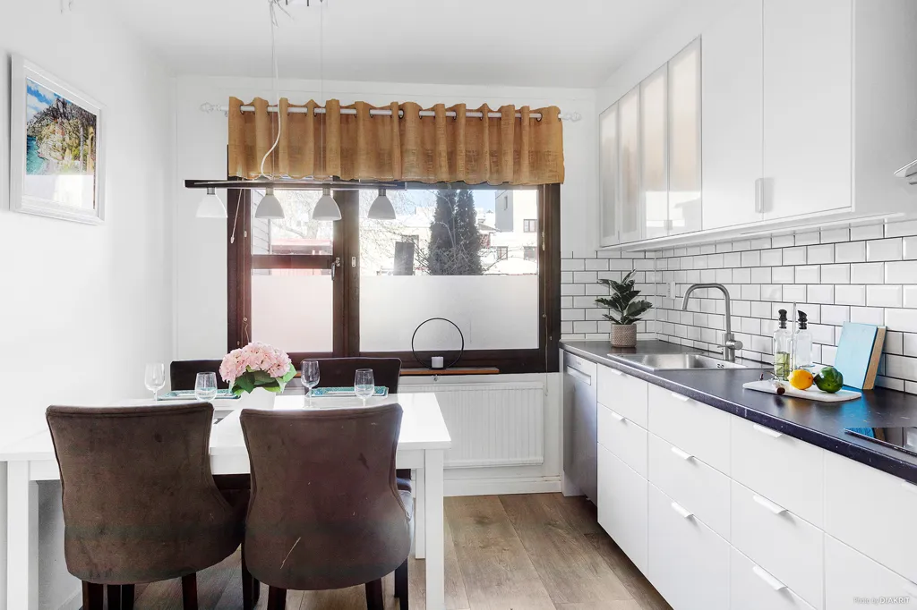 Cuisine - Charming Apartment with Sunny Terrace in Kista