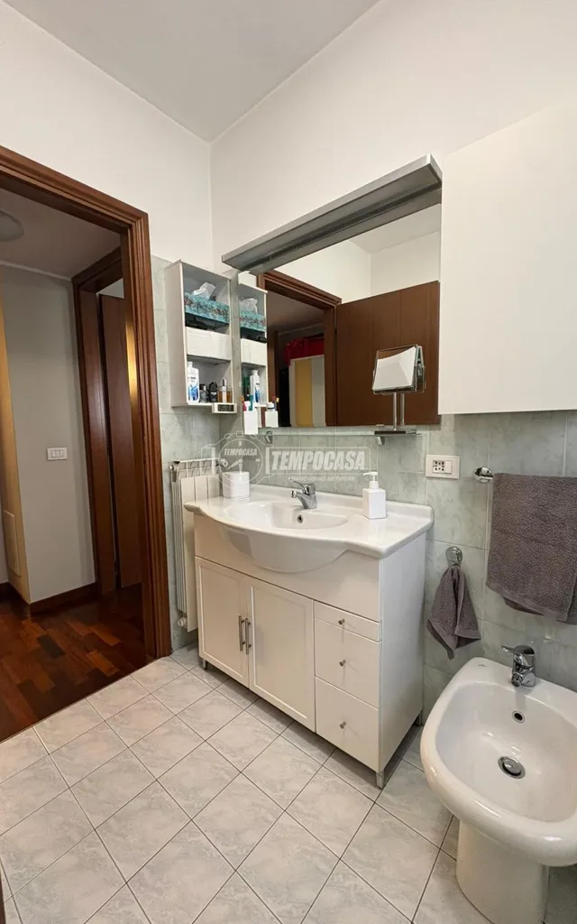 Vannitoad - Modernised Three-Room Flat with Balcony in Milan