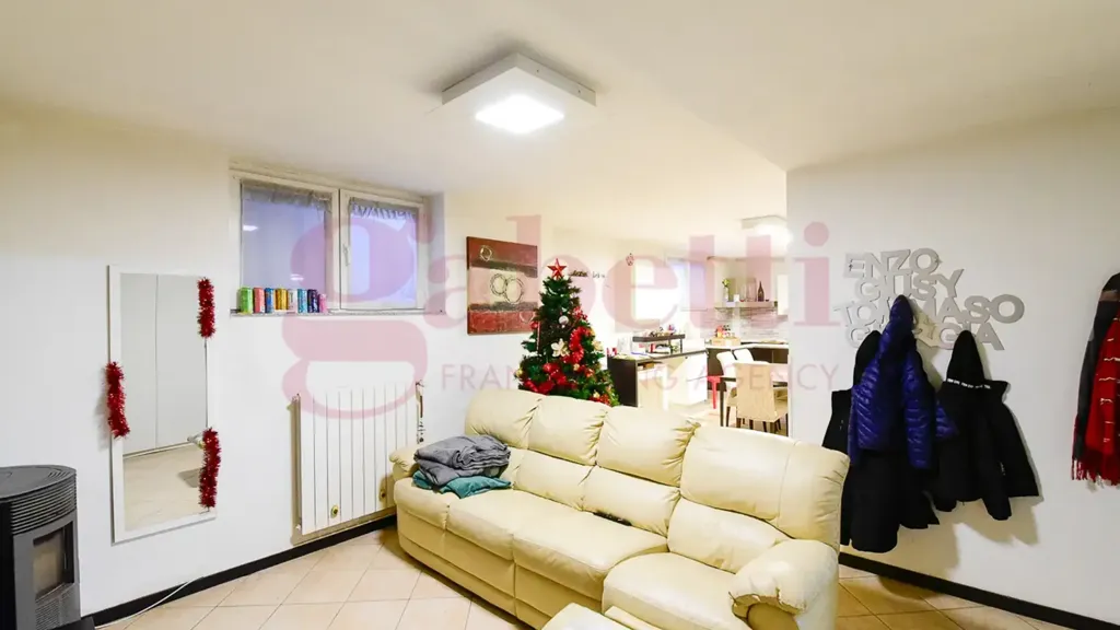 Elutuba - Modern Villa with Garden in Cantù