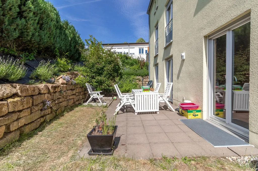 Terrass - 3-Bedroom Apartment with Garden in Itzig