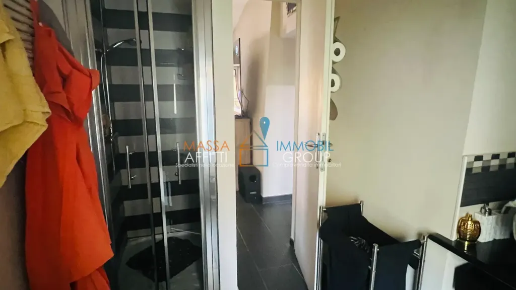 Salles de bain - Semi-detached House with Veranda in Massa