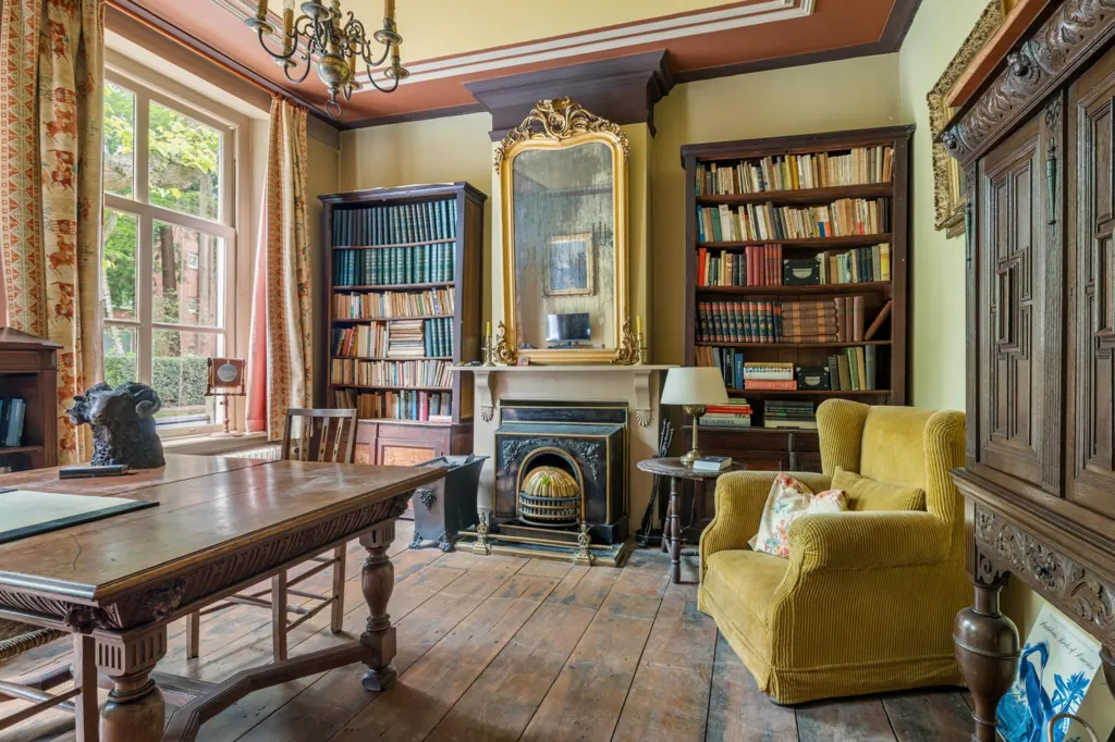 Office - Monumental Villa with Historical Charm in Breda