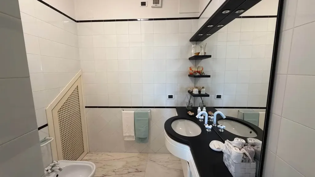 Salles de bain - Apartment with Garden and Panoramic View in Ancona