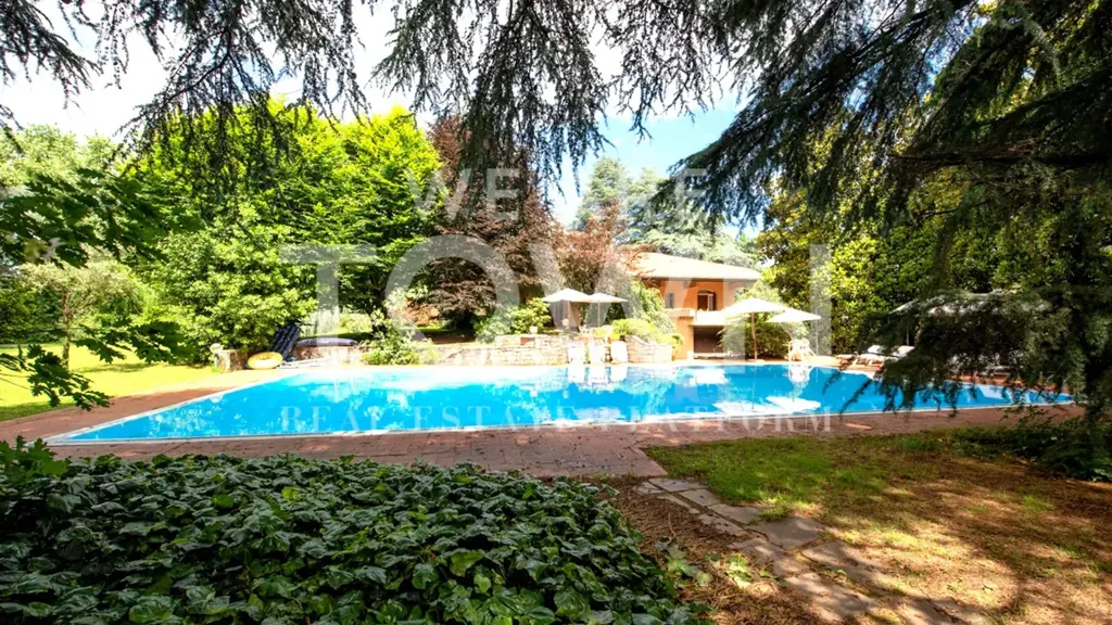 Piscine - Luxury Villa with Pool in Cairate, Lombardy