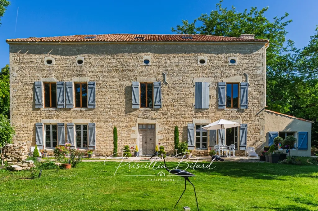Esterno - Historic Château with Garden in Le Thou