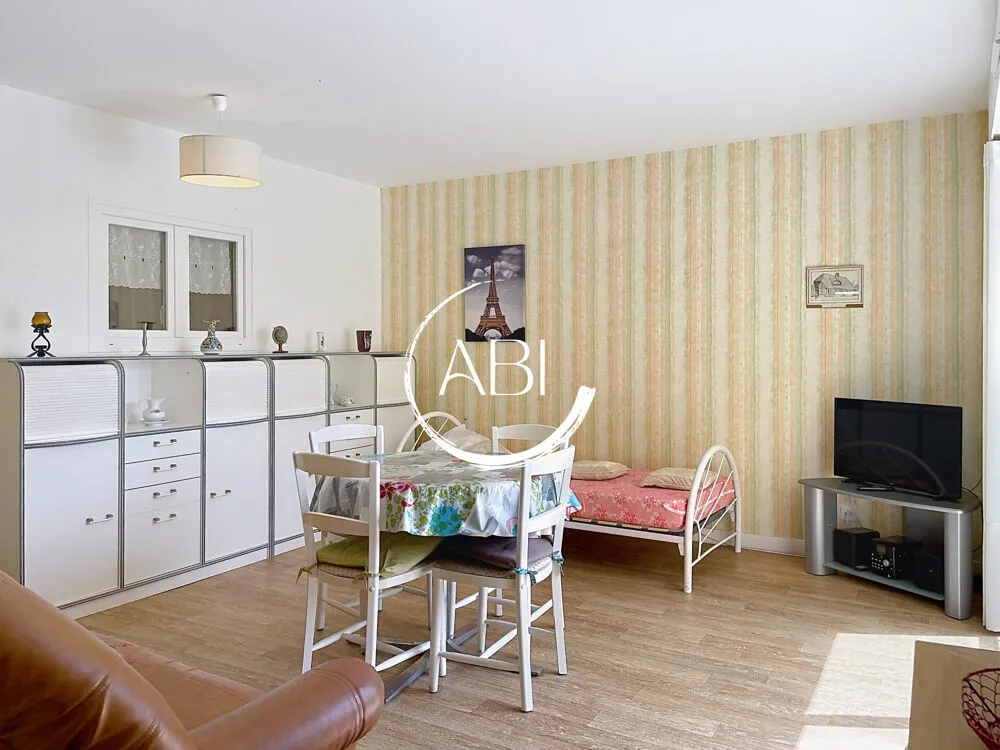 Séjour - Appartement 1 Pièce avec Parking à Bagnoles de l'Orne