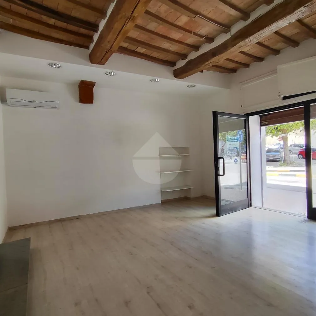 Pièces - Commercial Unit with Street Frontage in Gubbio Centre