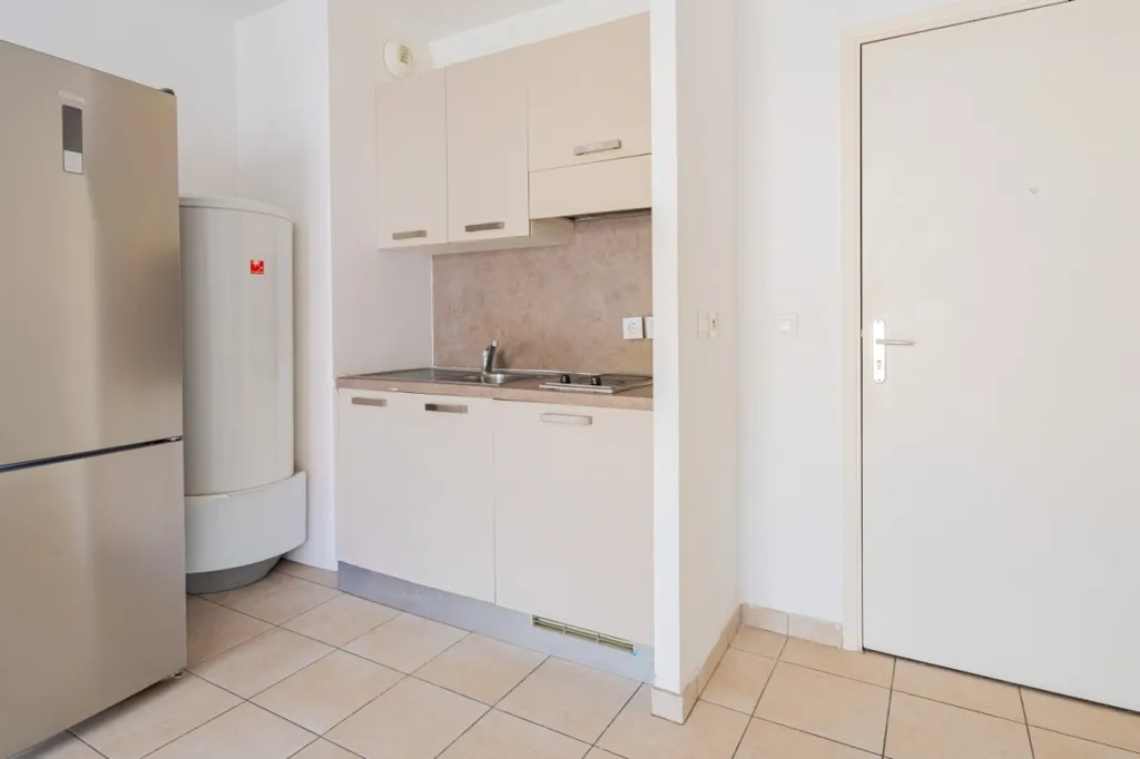 Cuisine - Appartement avec Balcon à Saint-André-de-la-Roche