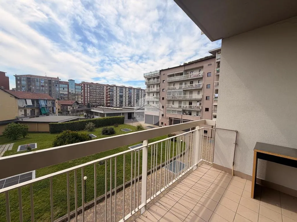 Rõdu - 2-Bedroom Apartment with Balcony in Torino