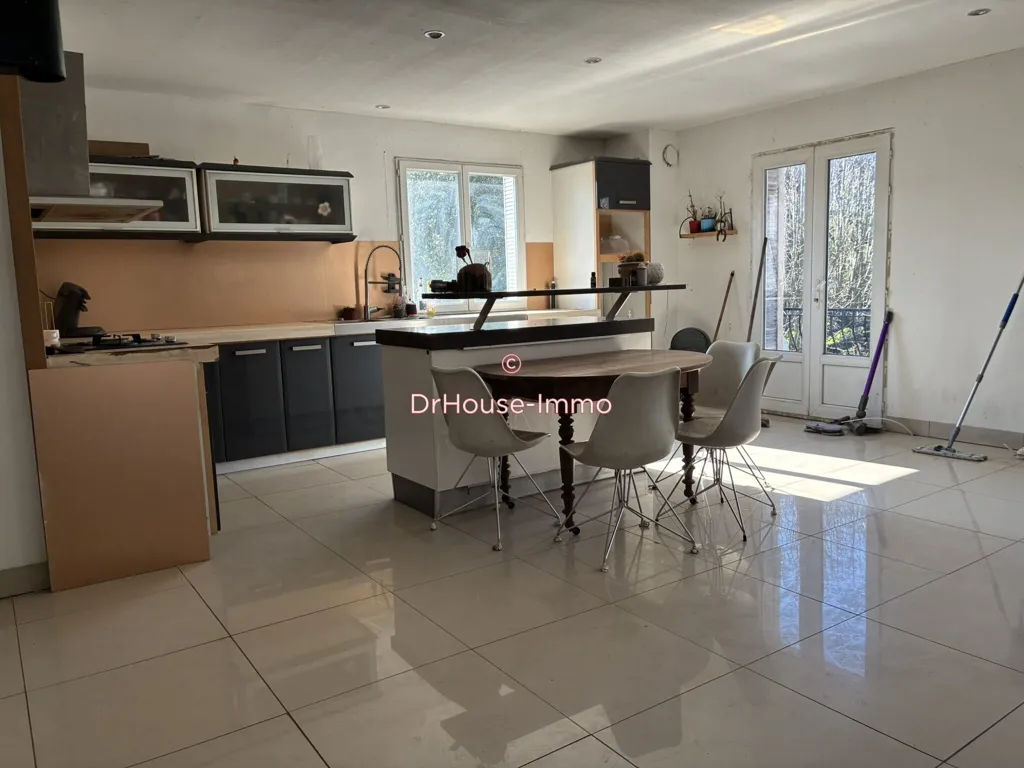 Cuisine - Maison avec Piscine et Terrain à Livron-sur-Drôme