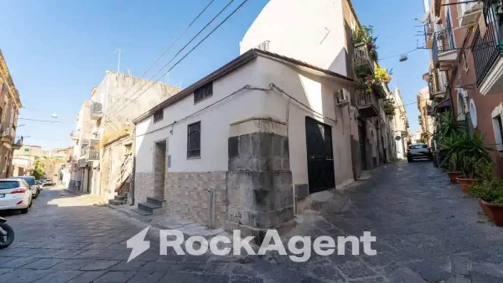 Välivaade - Independent Studio with Historic View in Catania