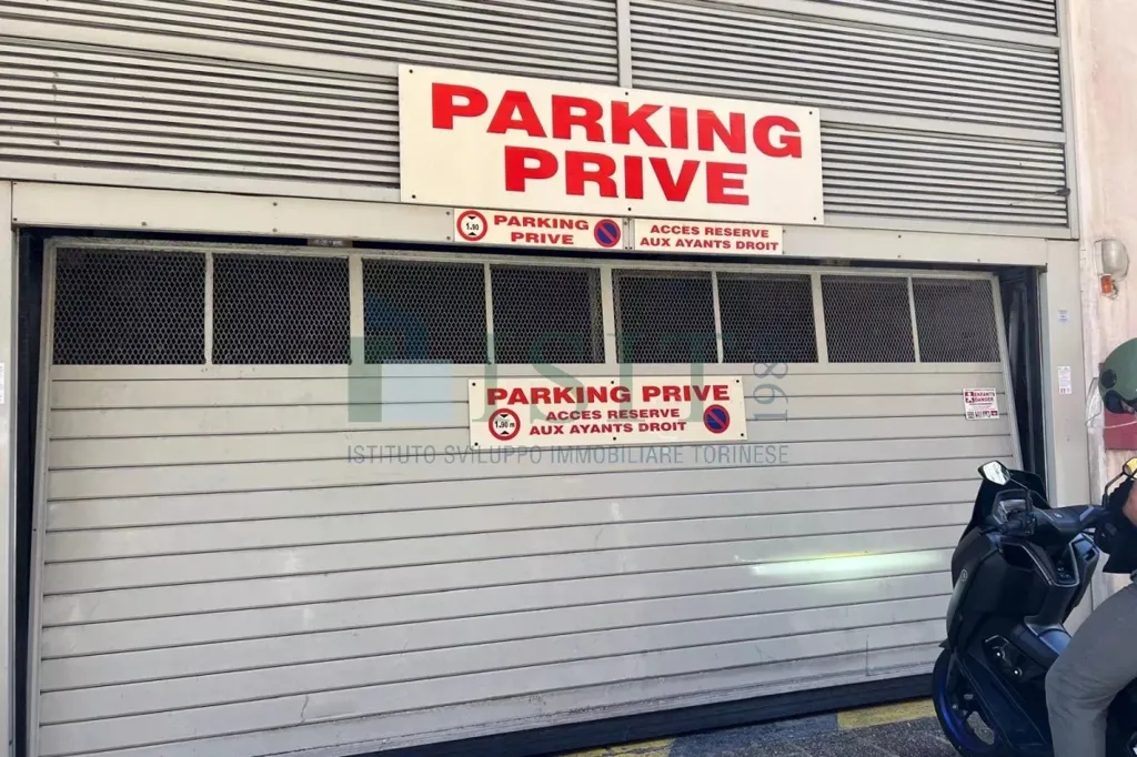 Garaaž - Parking Space in Carré d'Or, Nice