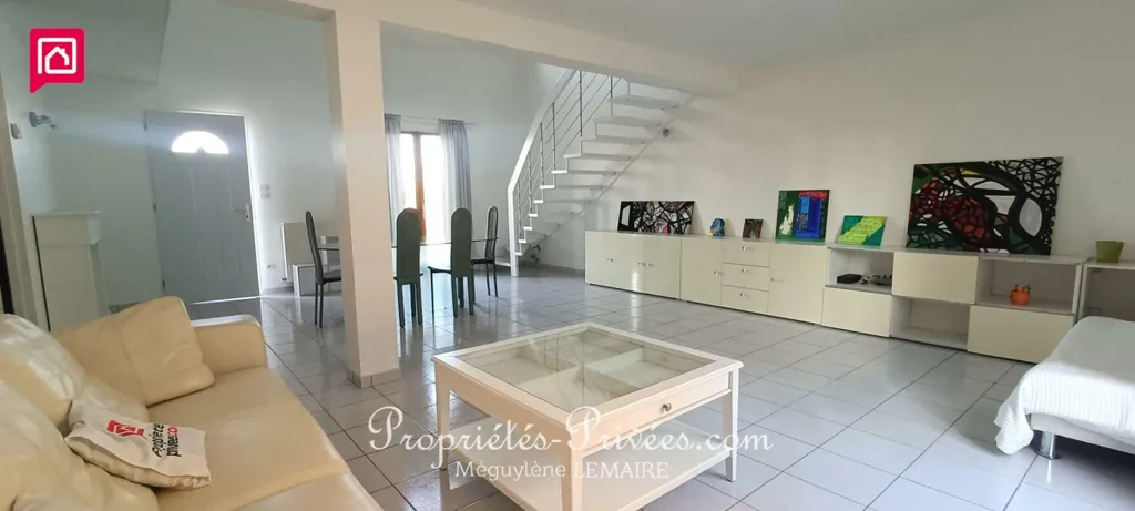 Elutuba - Contemporary House with Garden in Brezolles