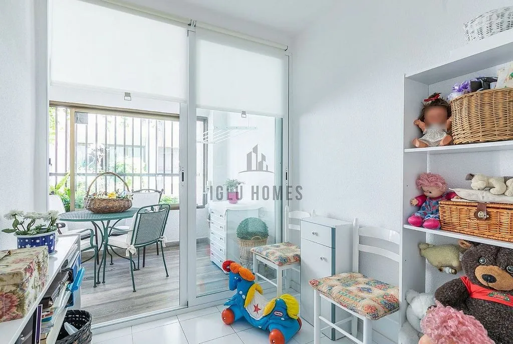 Toad - Apartment with Terrace in Ríos Rosas, Madrid