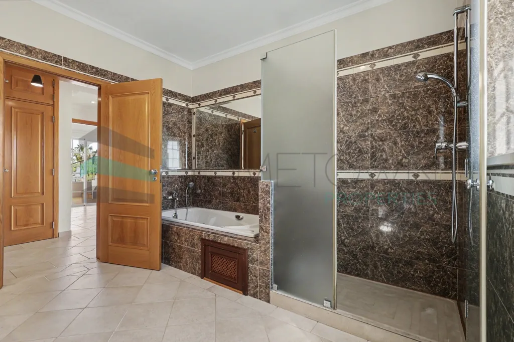 Bagni - 5-Bed Villa with Pool in Vila Sol, Loulé