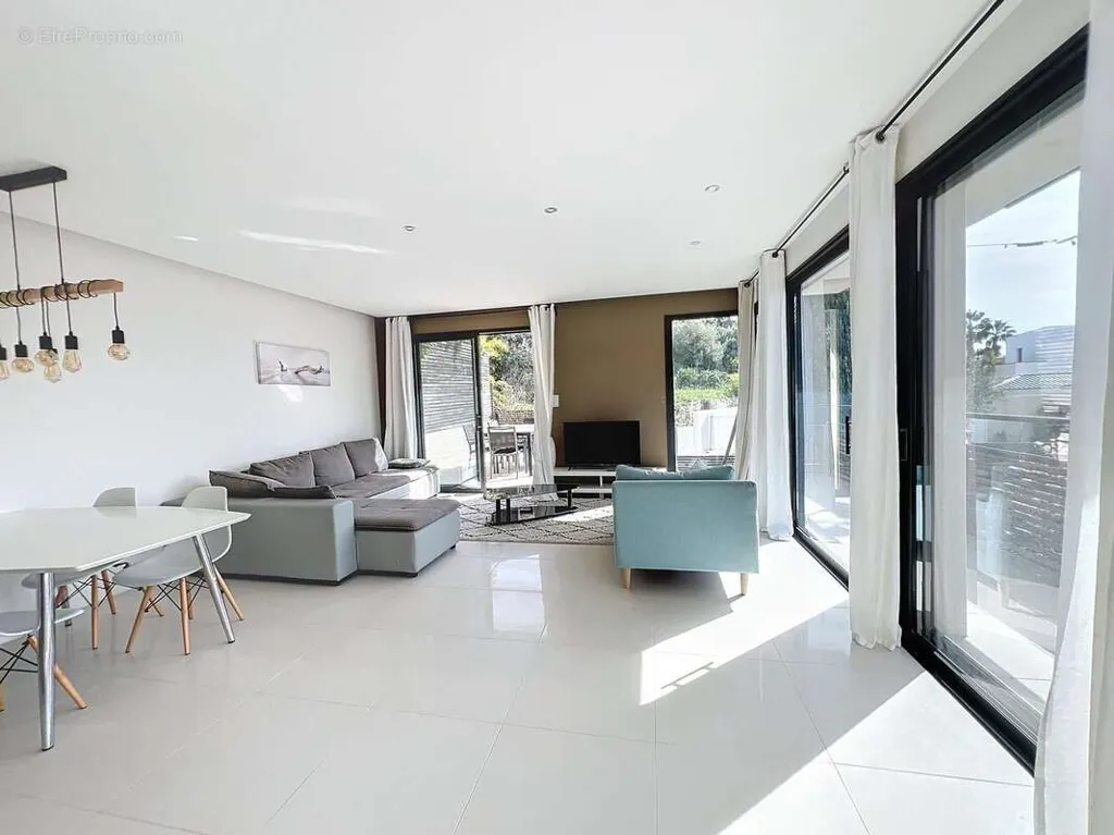 Séjour - Maison avec Piscine et Vue Mer à Bandol