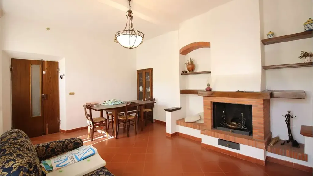 Séjour - Spacious Apartment with Courtyard in Buti