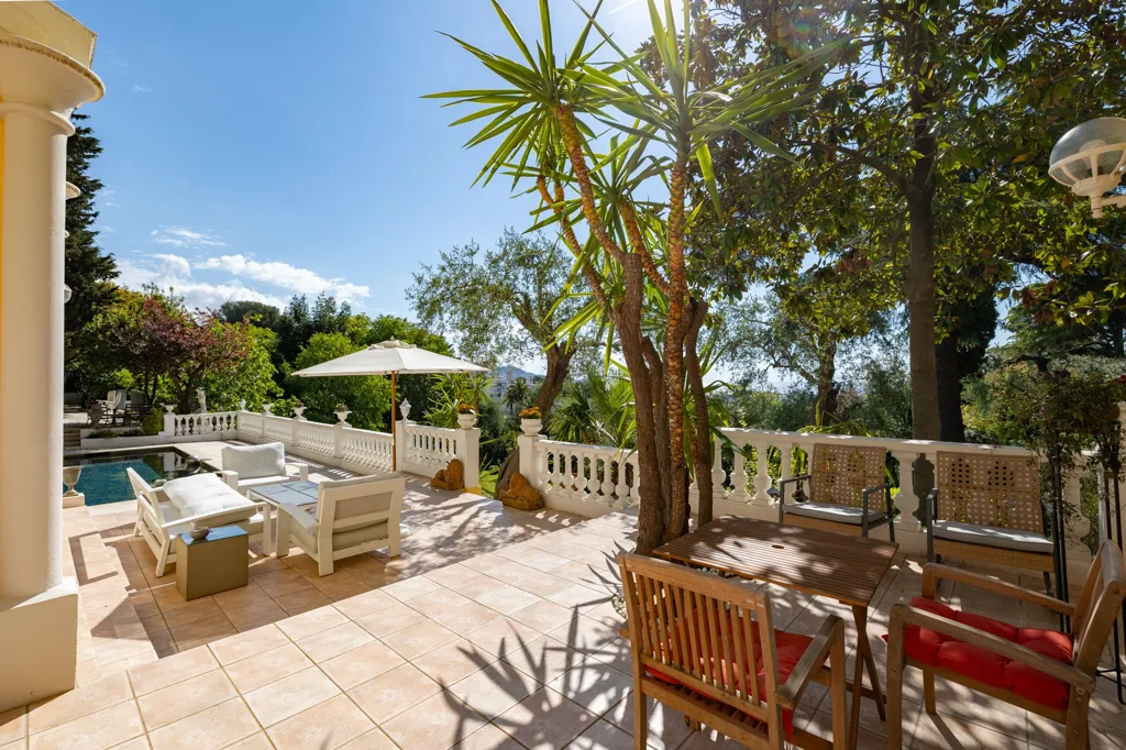 Terrasse - Villa avec Piscine et Vue Mer à Nice
