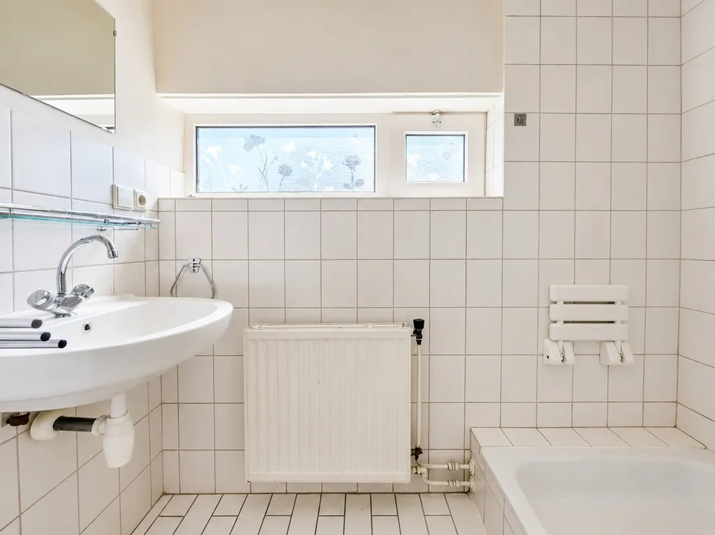 Bagni - Two-Storey House with Garden in Bunde