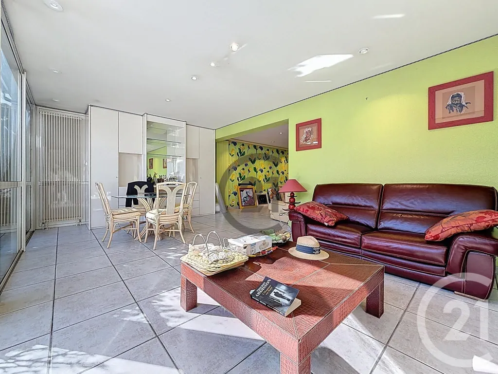 Séjour - Maison avec Deux Bâtiments à Sainte-Savine