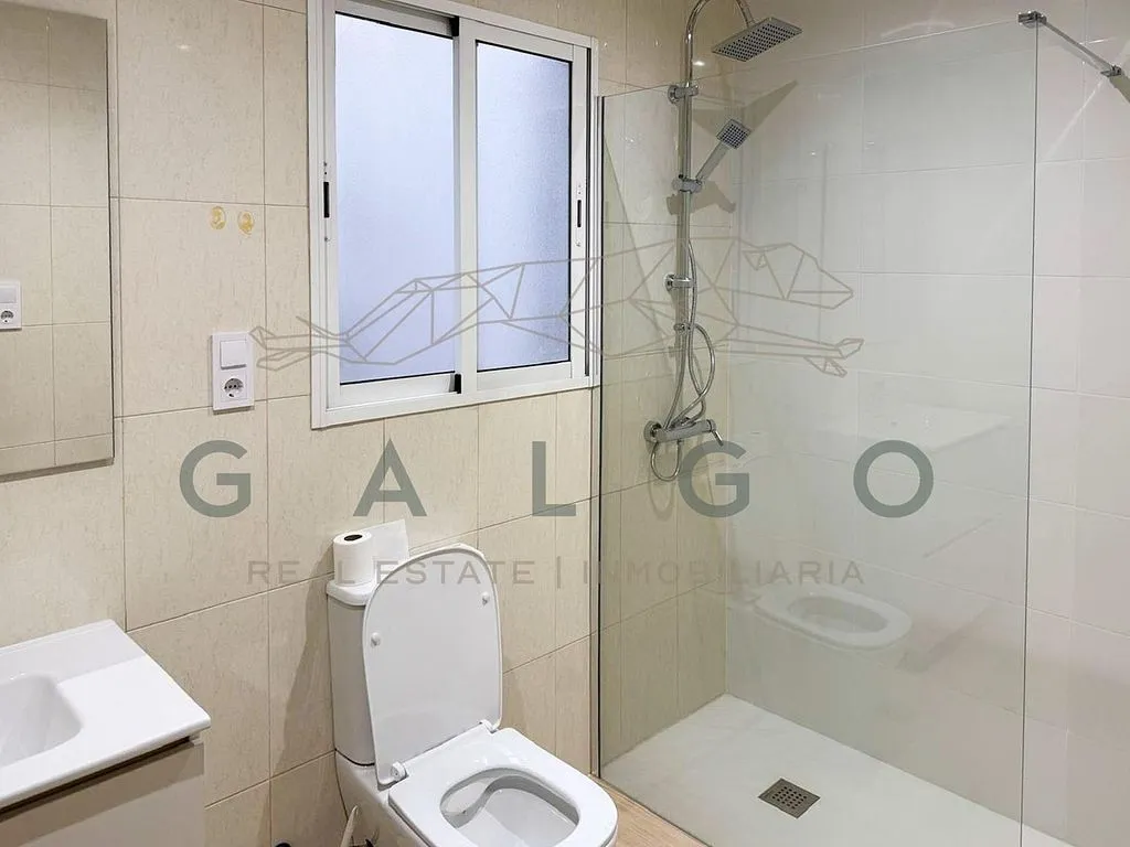 Salles de bain - Renovated Flat with High Ceilings in Arrancapins