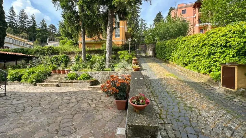 Jardin - 4-Room Apartment with Balcony in Monte Compatri