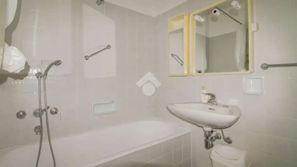Bagni - Studio Apartment with Lake View in Gardone Riviera