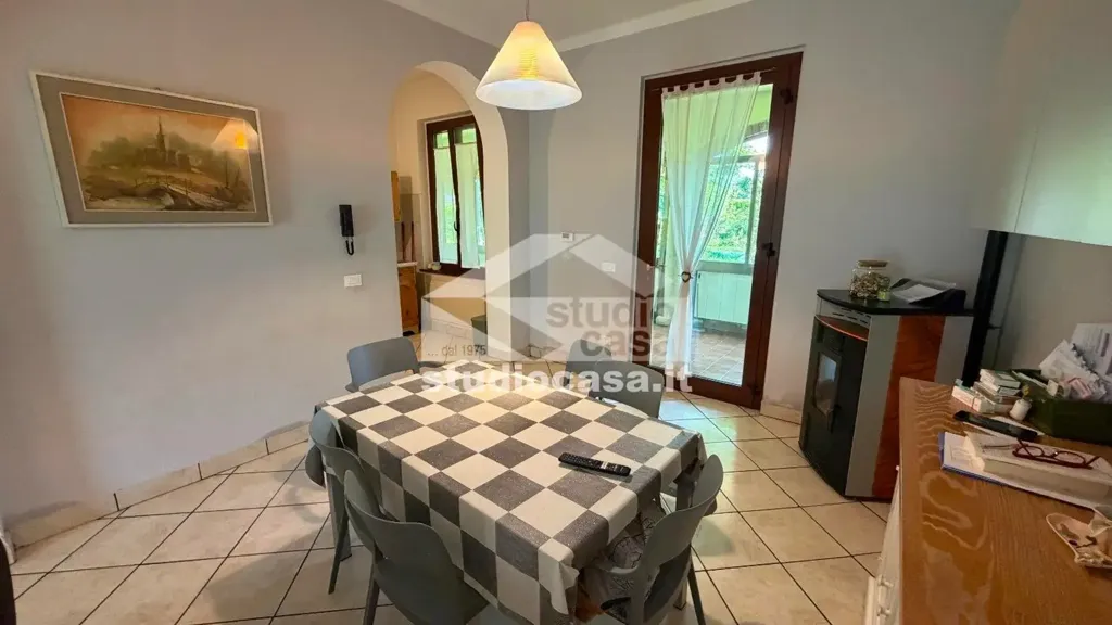Salle à manger - Villa with Three Apartments in Crema