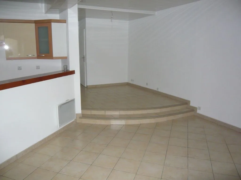 Elutuba - Triplex Apartment with Balcony in Cherré