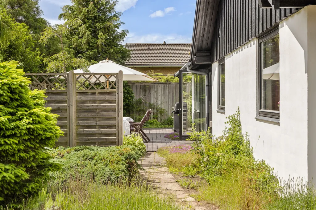 Aed - Fenced Villa with Garden in Hillerød