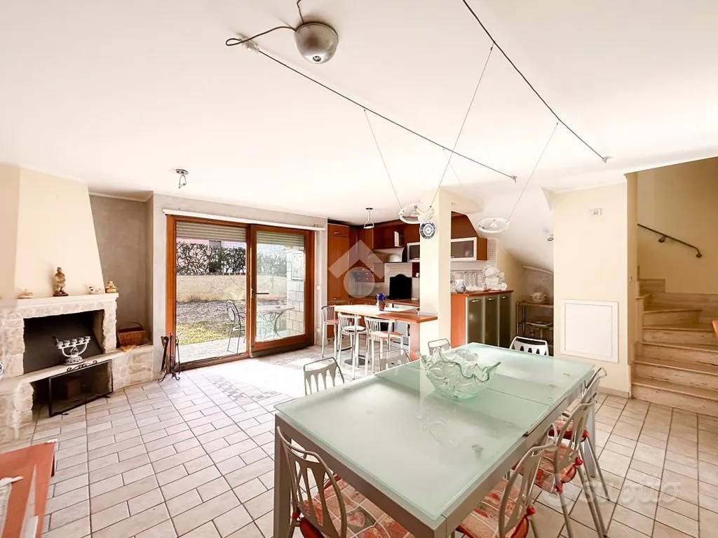 Söögituba - Semi-Independent Villa with Garden in L'Aquila