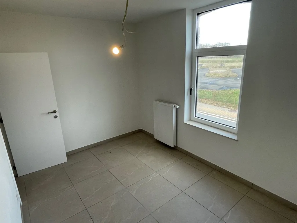 Pièces - Appartement Neuf 3 Chambres avec Bureau à Proximité des Commodités