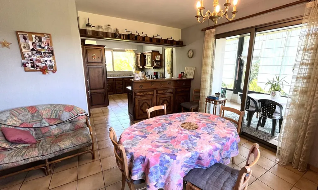 Sala da pranzo - 7-Piece House with Garden in Arinthod